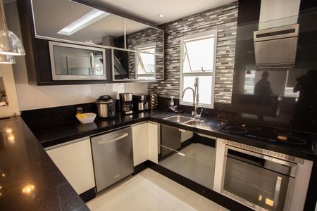 Apartamento à venda com 87m², 2 quartos e 2 vagas Apartamento à venda com 87m², 2 quartos e 2 vagasCozinha