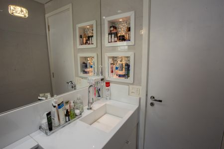 Apartamento à venda com 87m², 2 quartos e 2 vagas Apartamento à venda com 87m², 2 quartos e 2 vagasBanheiro da Suíte