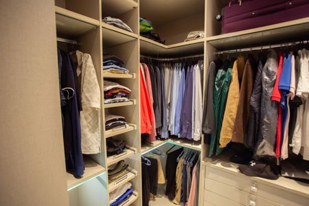 Apartamento à venda com 87m², 2 quartos e 2 vagas Apartamento à venda com 87m², 2 quartos e 2 vagasCloset