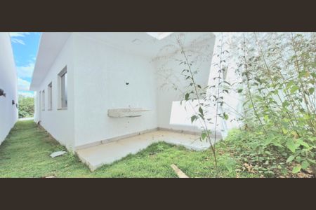 Casa à venda com 180m², 3 quartos e 2 vagasQuintal