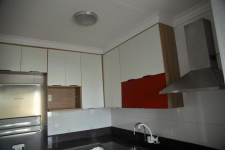 Apartamento para alugar com 77m², 2 quartos e 1 vagaCozinha - Armários