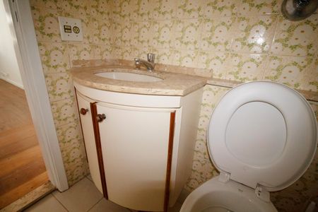 Apartamento à venda com 72m², 2 quartos e 2 vagas Apartamento à venda com 72m², 2 quartos e 2 vagasBanheiro