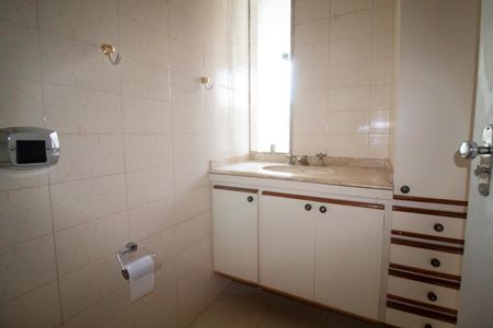 Apartamento à venda com 72m², 2 quartos e 2 vagas Apartamento à venda com 72m², 2 quartos e 2 vagasBanheiro