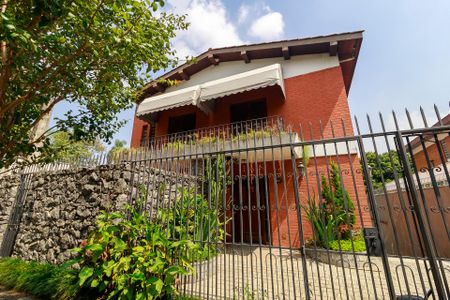 Casa à venda com 260m², 5 quartos e 6 vagasFachada