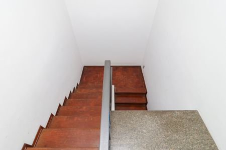 Casa à venda com 260m², 5 quartos e 6 vagasEscada