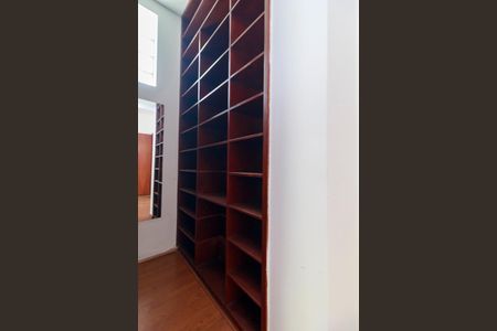 Casa à venda com 260m², 5 quartos e 6 vagasSuíte 1 - Closet