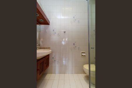 Casa à venda com 260m², 5 quartos e 6 vagasBanheiro 