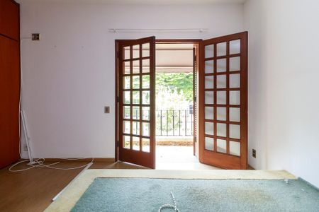 Casa à venda com 260m², 5 quartos e 6 vagasSuíte 2