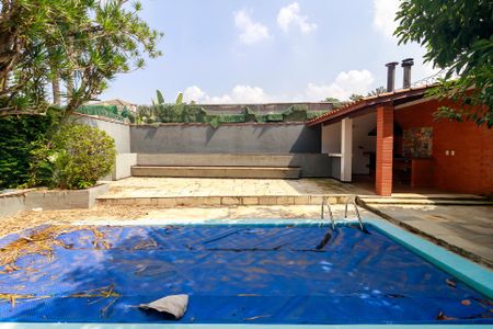 Casa à venda com 260m², 5 quartos e 6 vagasPiscina