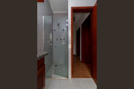 Casa à venda com 260m², 5 quartos e 6 vagasBanheiro 2