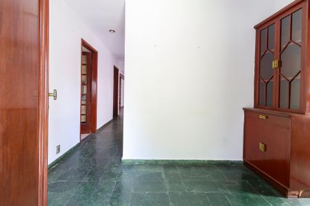 Casa à venda com 260m², 5 quartos e 6 vagasSala