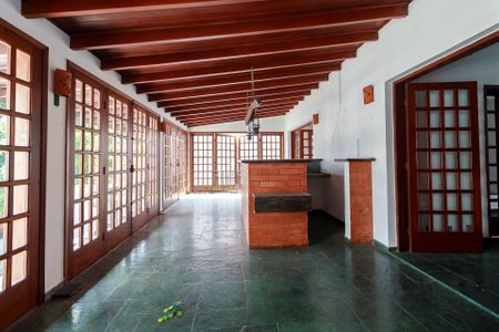 Casa à venda com 260m², 5 quartos e 6 vagasSala