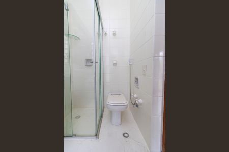 Casa à venda com 260m², 5 quartos e 6 vagasSuíte 1 - Banheiro