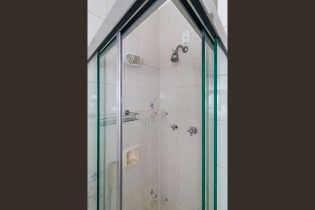 Casa à venda com 260m², 5 quartos e 6 vagasBanheiro 