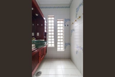 Casa à venda com 260m², 5 quartos e 6 vagasSuíte 2 - Banheiro