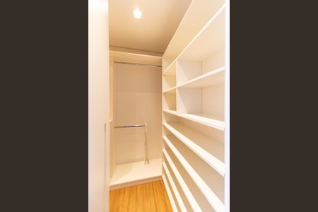 Apartamento à venda com 93m², 2 quartos e 2 vagasCloset da Suíte 1