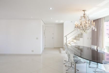 Apartamento à venda com 200m², 3 quartos e 3 vagasSala