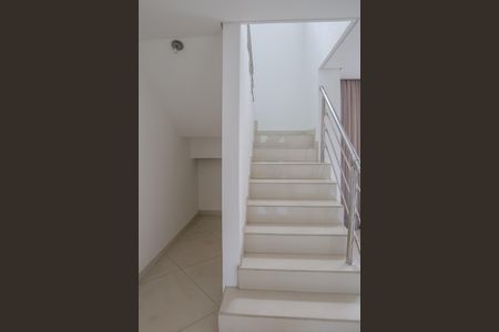 Apartamento à venda com 200m², 3 quartos e 3 vagasEscada