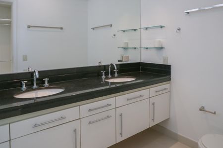 Apartamento à venda com 200m², 3 quartos e 3 vagasBanheiro da Suíte 2