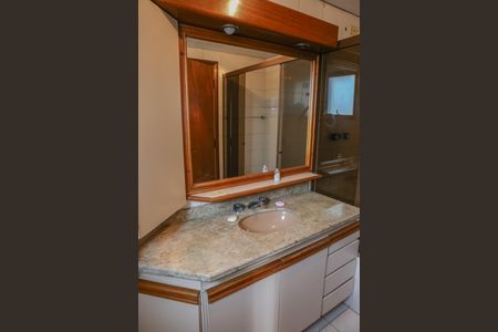 Apartamento à venda com 170m², 4 quartos e 3 vagasBanheiro da Suíte 1