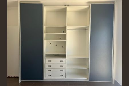 Casa de condomínio à venda com 252m², 4 quartos e 4 vagasSuíte 3