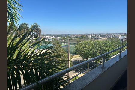 Casa de condomínio à venda com 252m², 4 quartos e 4 vagasVaranda 1