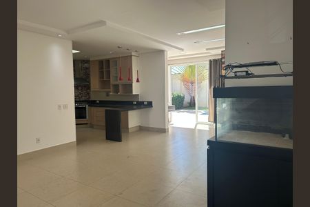 Casa de condomínio à venda com 252m², 4 quartos e 4 vagasSala de Jantar