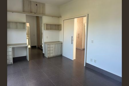 Casa de condomínio à venda com 252m², 4 quartos e 4 vagasSuíte 4