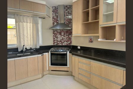 Casa de condomínio à venda com 252m², 4 quartos e 4 vagasCozinha