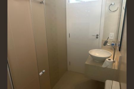 Casa de condomínio à venda com 252m², 4 quartos e 4 vagasBanheiro Suíte 1