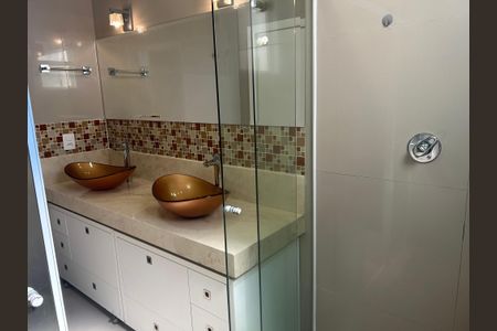 Casa de condomínio à venda com 252m², 4 quartos e 4 vagasBanheiro Suíte 4