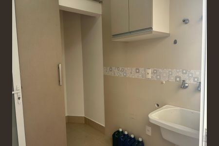 Casa de condomínio à venda com 252m², 4 quartos e 4 vagasLavanderia