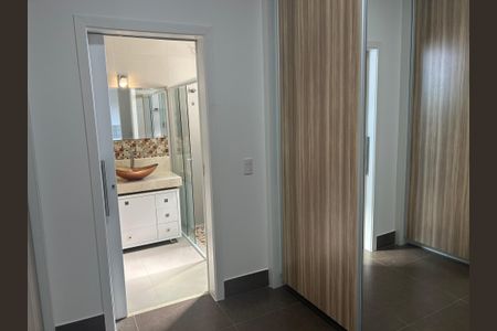 Casa de condomínio à venda com 252m², 4 quartos e 4 vagasCloset