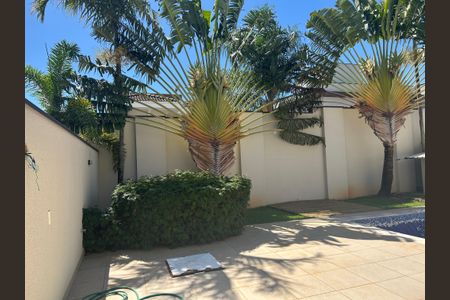 Casa de condomínio à venda com 252m², 4 quartos e 4 vagasPiscina