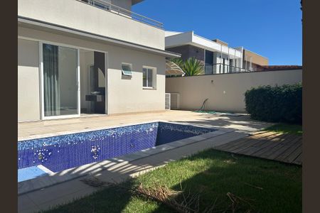Casa de condomínio à venda com 252m², 4 quartos e 4 vagasPiscina