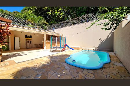 Casa de condomínio à venda com 279m², 3 quartos e 1 vagaPiscina