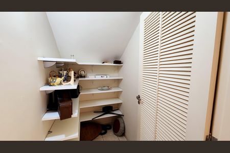 Casa de condomínio à venda com 279m², 3 quartos e 1 vagaDispensa da Cozinha