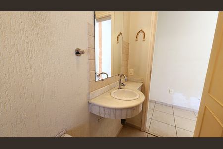 Casa de condomínio à venda com 279m², 3 quartos e 1 vagaLavabo
