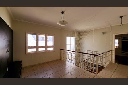 Casa de condomínio à venda com 279m², 3 quartos e 1 vagaSala de TV