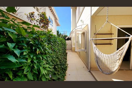 Casa de condomínio à venda com 279m², 3 quartos e 1 vagaQuintal