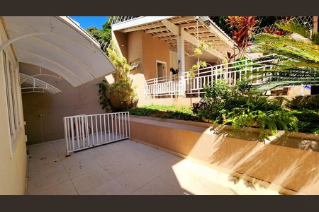 Casa de condomínio à venda com 279m², 3 quartos e 1 vagaQuintal
