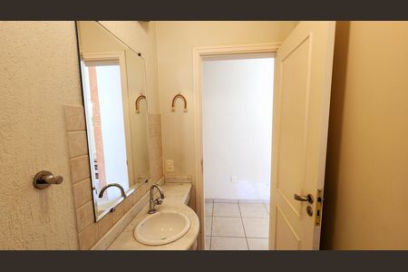 Casa de condomínio à venda com 279m², 3 quartos e 1 vagaLavabo