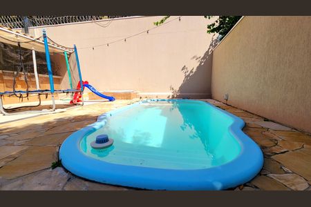 Casa de condomínio à venda com 279m², 3 quartos e 1 vagaPiscina