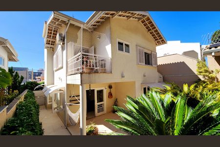 Casa de condomínio à venda com 279m², 3 quartos e 1 vagaFachada fundos