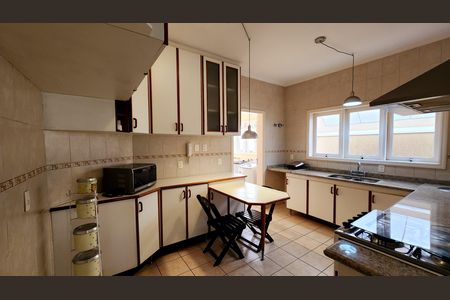 Casa de condomínio à venda com 279m², 3 quartos e 1 vagaCozinha