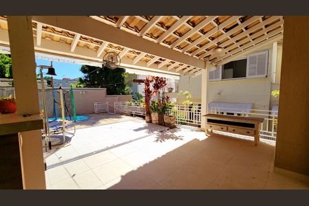 Casa de condomínio à venda com 279m², 3 quartos e 1 vagaÁrea gourmet