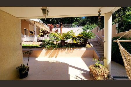 Casa de condomínio à venda com 279m², 3 quartos e 1 vagaQuintal