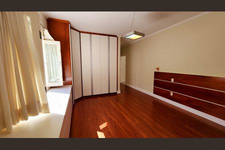 Casa de condomínio à venda com 279m², 3 quartos e 1 vagaSuíte master