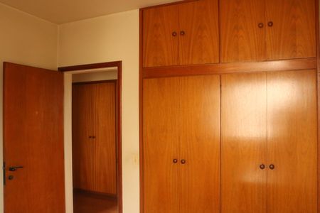 Apartamento à venda com 170m², 4 quartos e 4 vagasQuarto 2