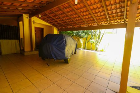 Casa à venda com 126m², 4 quartos e 4 vagas Casa à venda com 126m², 4 quartos e 4 vagasGaragem